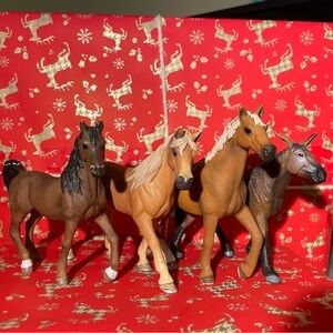 4 Schleich & Safari Ltd Equines